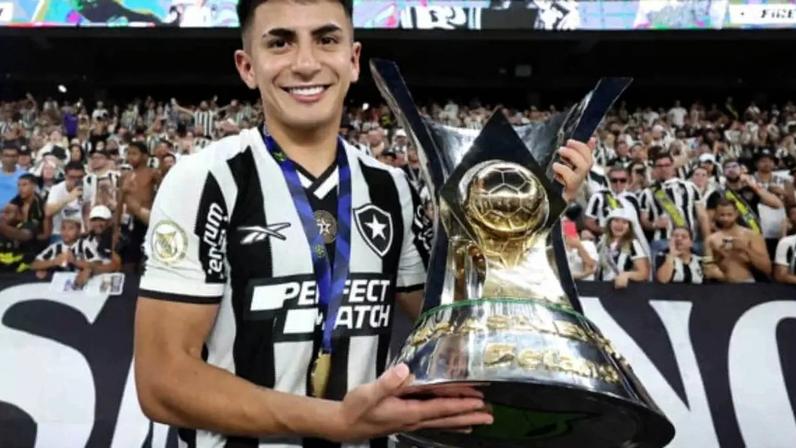 Botafogo ainda sofre para pagar contratação de Thiago Almada, hoje na Espanha –