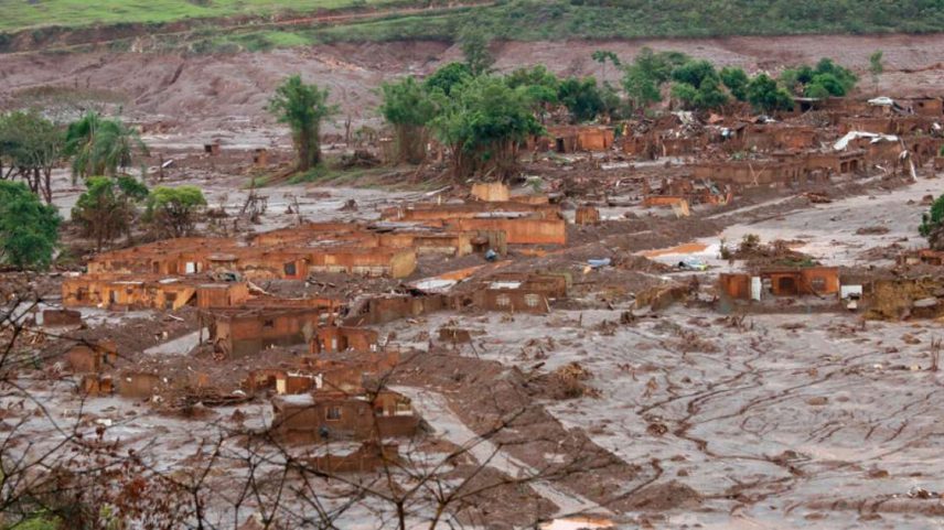 Bento Rodrigues, no município de Mariana, Minas Gerais, alguns dias após rompimento da barragem da mineradora Samarco 19/11/15.