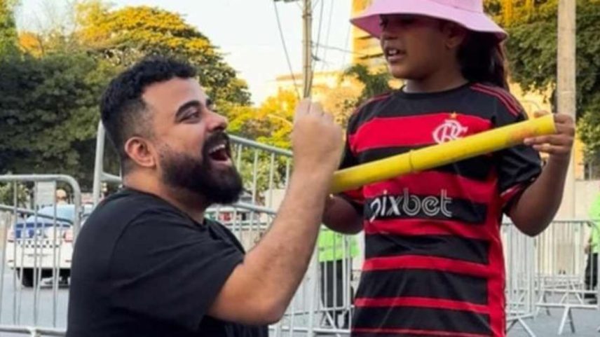 Valentina entra em campo com jogadores do Flamengo