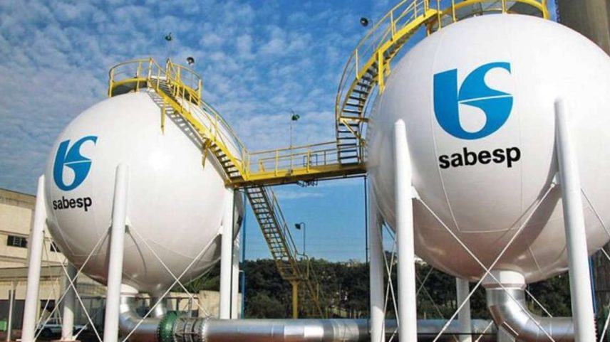 Tanques em estação de tratamento da Sabesp, que desde julho de 2024 é uma companhia controlada pela iniciativa privada