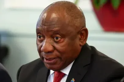 Presidente da África do Sul enfrenta pedido de renúncia após decisão judicial