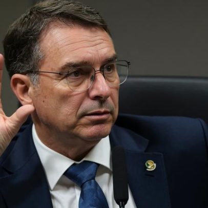 Flávio admite encontro com Vorcaro e repete versão sobre filme de Bolsonaro