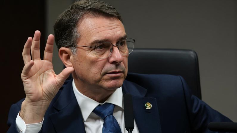 Senador Flávio Bolsonaro (PL-RJ) se reúne com lideranças da sigla