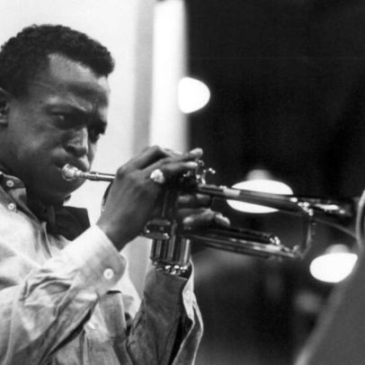 Miles Davis faria 100 anos e sua música ainda molda o jazz atual