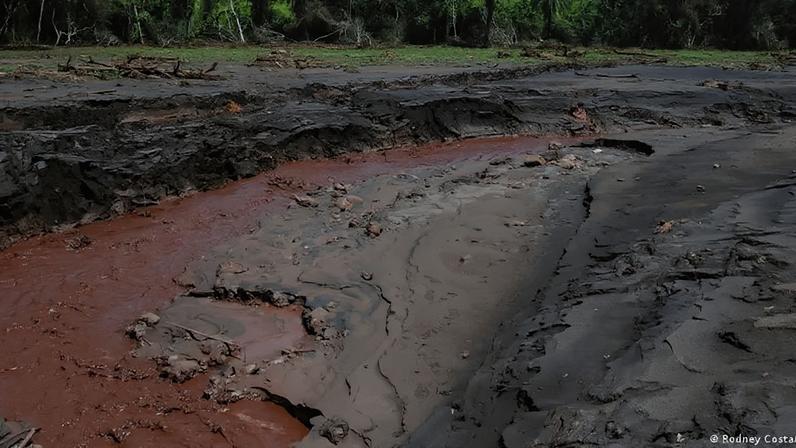 Familiares das vítimas e município de Brumadinho movem ação há sete anos contra empresa alemã por ter certificado segurança da barragem meses antes da tragédia