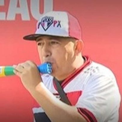 Torcedor protesta sozinho no CT do São Paulo após eliminação e crise no clube