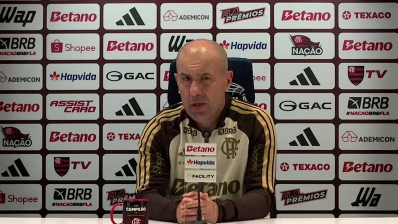 Treinador do Flamengo analisou lance e considerou injusto o cartão vermelho dado ao meia-atacante colombiano.