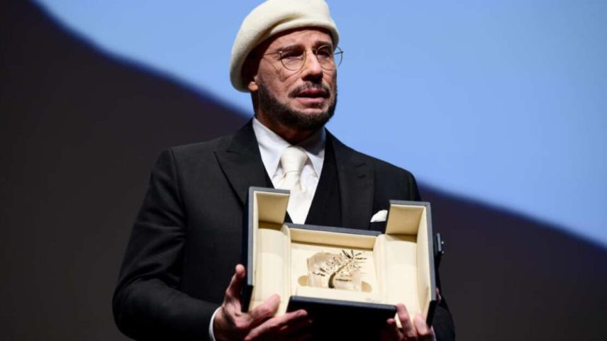 O ator americano John Travolta recebeu uma Palma de Ouro honorária no Festival de Cannes nessa sexta_feira, 15 de maio de 2026.