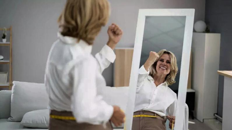 Comer sobremesa após a proteína pode evitar picos de insulina e o acúmulo de gordura. Saiba como a ordem dos alimentos muda seu metabolismo
