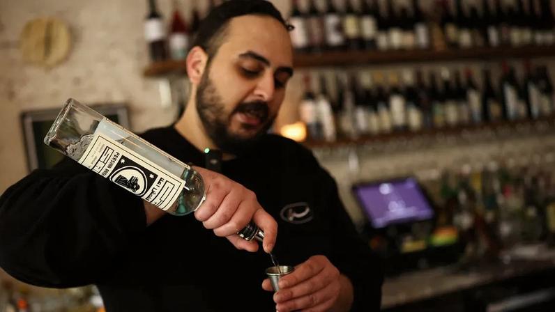 Nova York vê despertar de bebida alcoólica iraniana banida