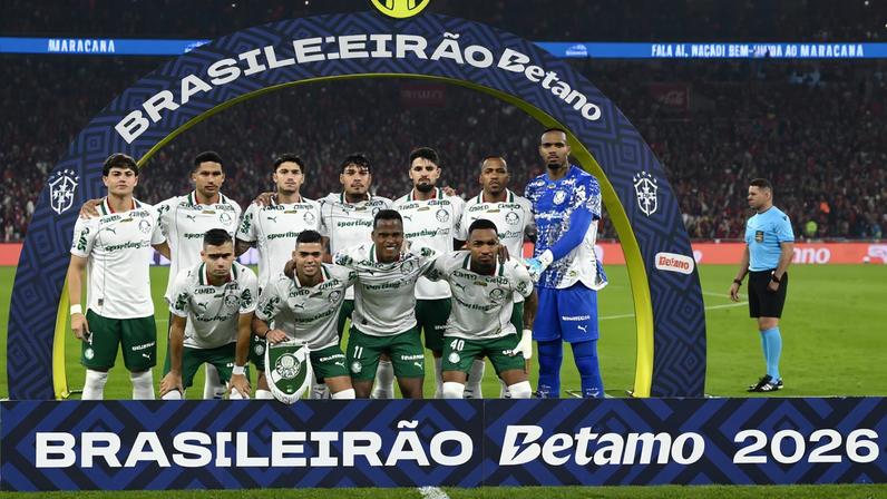 O time do Palmeiras antes do jogo contra o Flamengo, no Maracanã — Foto: André Durão/ge