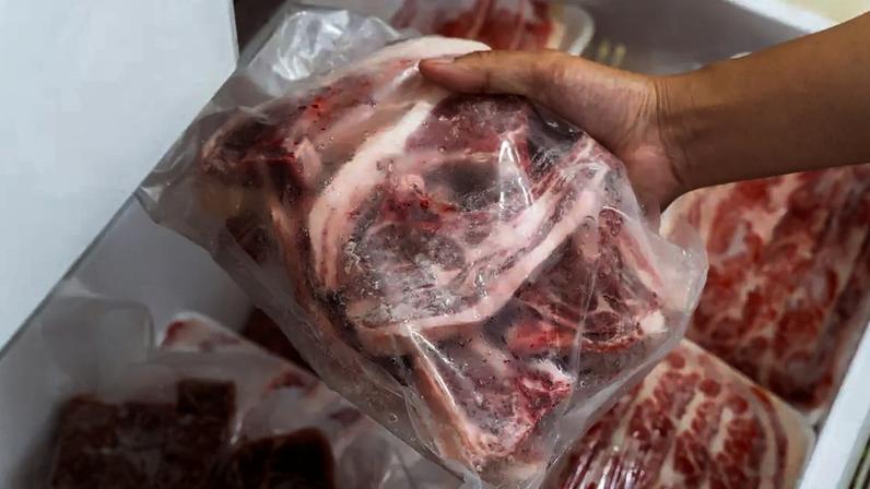 Como descongelar carne de forma segura para evitar bactérias