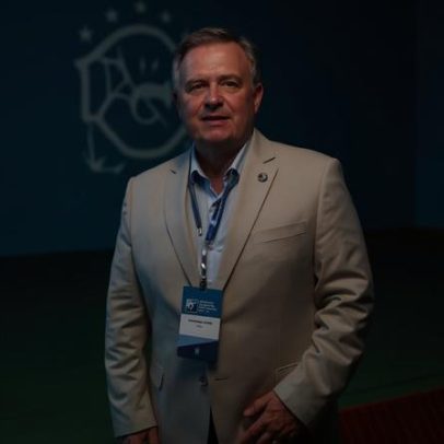 Vice-presidente do Grêmio fala sobre reforços e defende Luís Castro