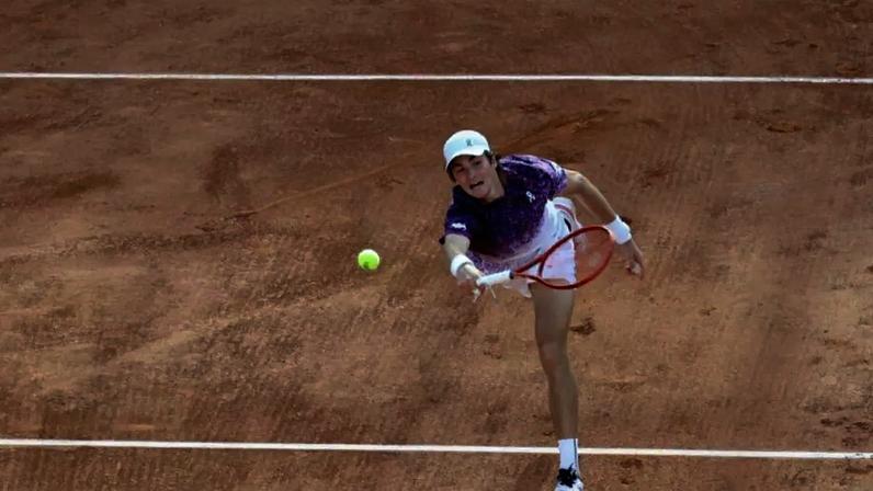 João Fonseca vence a partida de estreia no torneio de simples masculino do torneio de Roland-Garros. Em Paris, em 24 de maio de 2026.