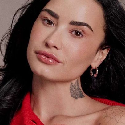 Demi Lovato reage a falha técnica com microfone ligado