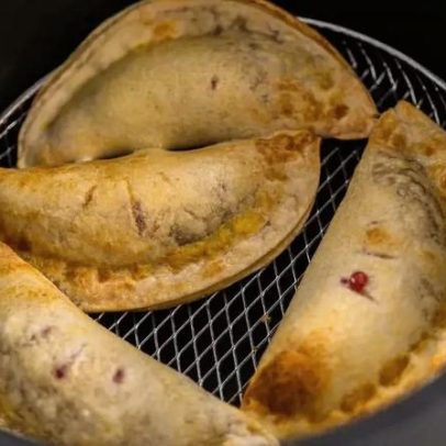 Como fazer pastel na Air Fryer com massa pronta e recheio simples