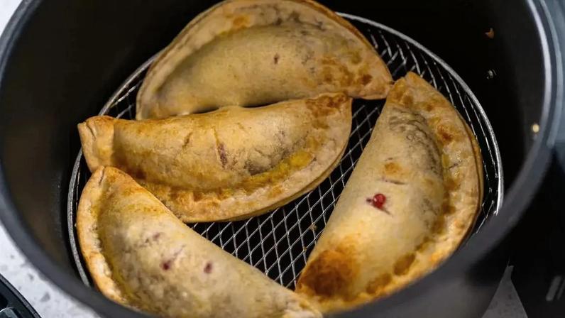 Como fazer pastel na Air Fryer com massa pronta e recheio simples