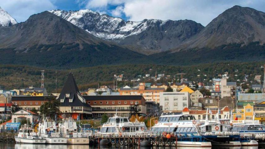 Ushuaia é conhecida como o 'fim do mundo' e serve porta de entrada para viagens para a Antártida e Patagônia