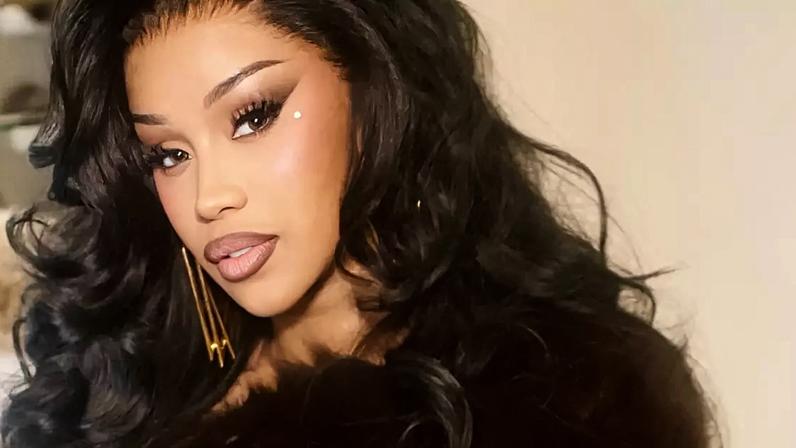 (Foto: Instagram @iamcardib)