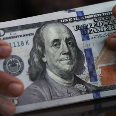 Dólar sobe frente ao real com foco no exterior e política local
