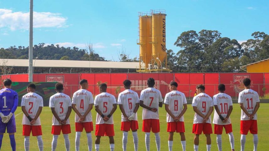 Jogadores do time sub-17 do Red Bull Bragantino.