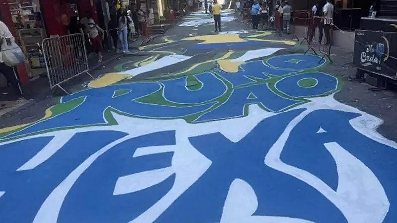 Reprodução - Legenda: Rocinha lança mural para torcer pelo Brasil na Copa do Mundo / Jogada10