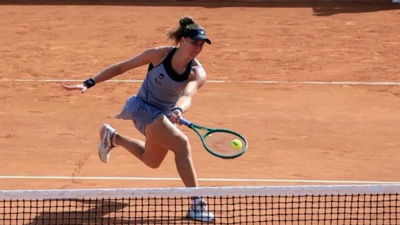 Após derrota na chave de simples feminina (foto), a paulista Bia Haddad Maia avançou na competição nas duplas, ao lado da parceria Liudmila Samsonova. Em Paris, em 24 de maio de 2026.