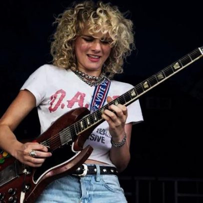 Jovem guitarrista remove vídeos do YouTube por causa de velhotes assustadores