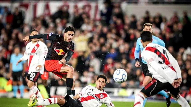 Gabriel, jogador do Red Bull Bragantino.