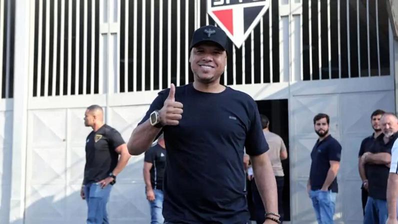 Luis Fabiano anuncia pré-candidatura a deputado federal por São Paulo