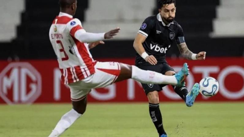 Telles teve outra boa exibição pelo Botafogo / Jogada10