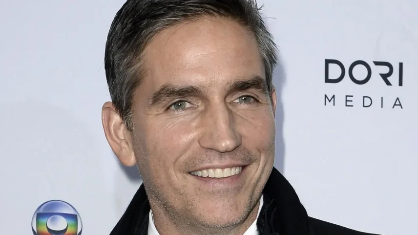 O ator Jim Caviezel interpreta Jair Bolsonaro no filme "Dark Horse" (Foto: Andrew Gombert / EFE)