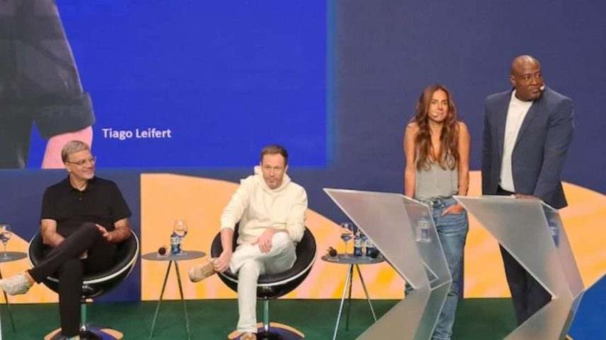 Mauro Beting, Tiago Leifert, Carol Barcellos e Wallace Neguerê durante apresentação da equipe da SBT na Copa do Mundo.