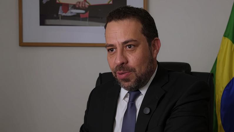 Guilherme Boulos, ministro da Secretaria-Geral, criticou Romeu Zema