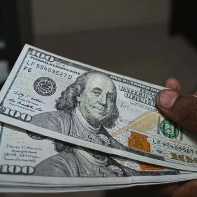 Dólar sobe e duas moedas da América Latina lideram quedas globais