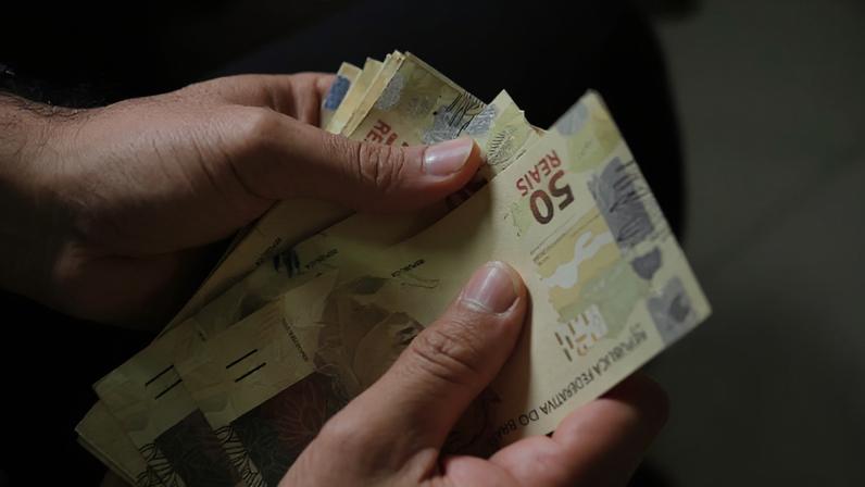 Para participar, as pessoas devem procurar os canais oficiais dos bancos
