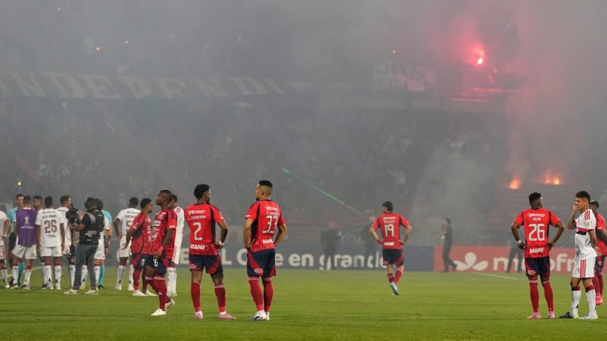 Independiente Medellín pede desculpas à torcida do Flamengo após cancelamento de jogo Foto: Fernando Vergara/AP