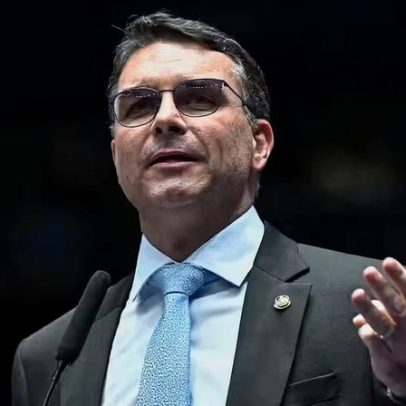 Flávio Bolsonaro celebra após EUA classificarem PCC e CV como terroristas