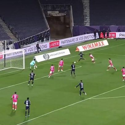 Endrick brilha em derrota do Lyon com hat-trick e assistência