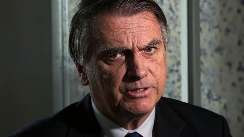 Bolsonaro mantém boa evolução clínica e dor sob controle, diz equipe