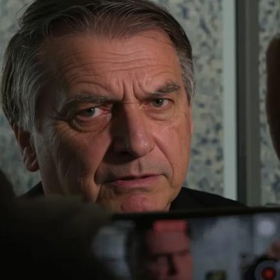 Após alta, médico diz que Bolsonaro estava mais quieto, mas tranquilo