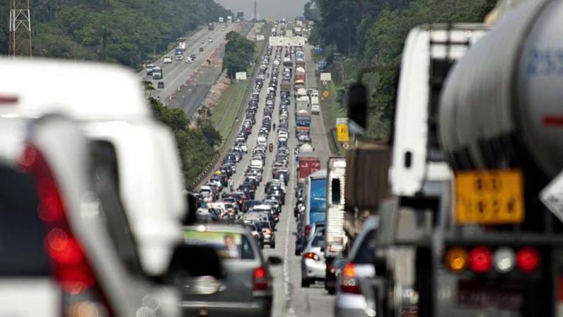 De motos e carros a caminhões, ônibus e carretas: entenda qual CNH é exigida em cada caso e como avançar de categoria | Foto: Marcelo Camargo/ Agência Brasil