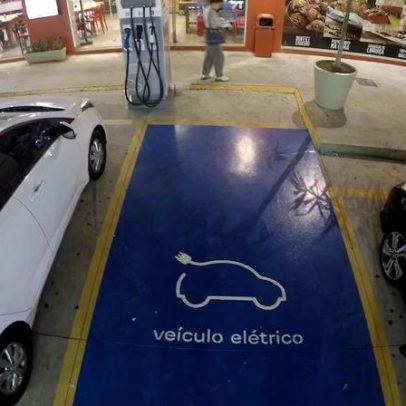Donos de elétricos e híbridos que deixarem a recarga encerrada serão multados
