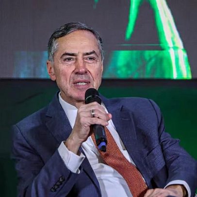 Barroso vota em pré-candidato do PSB ao Senado no Rio