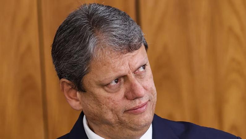 Governador de São Paulo afirmou que senador ‘procurou dar todos os esclarecimentos’ sobre o áudio em que pede dinheiro para Daniel Vorcaro