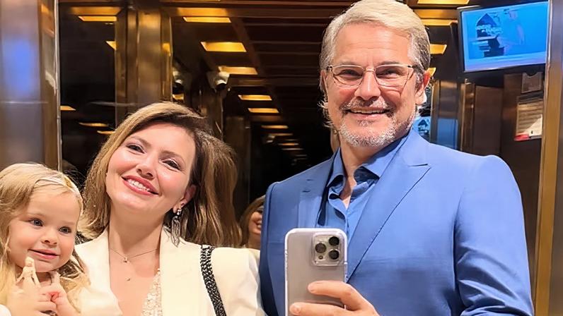 Esposa de Edson Celulari mostra filha e comenta maternidade