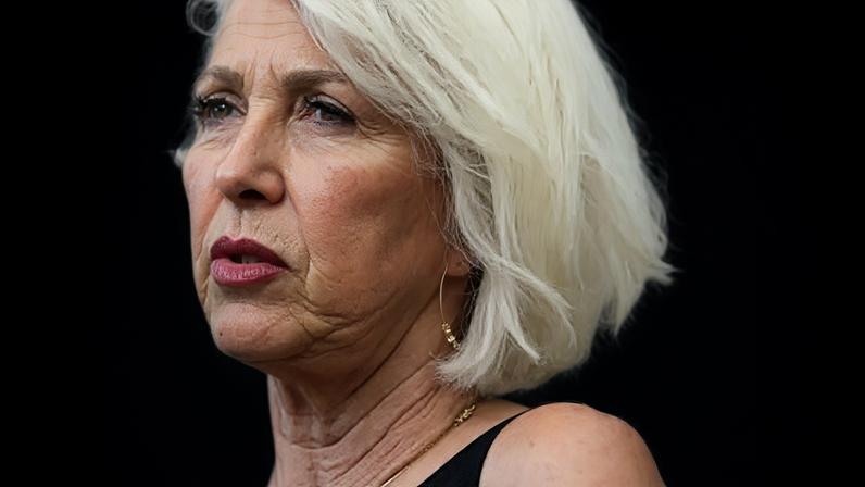 Governador do Colorado enfrenta críticas por clemência a negacionista de 2020