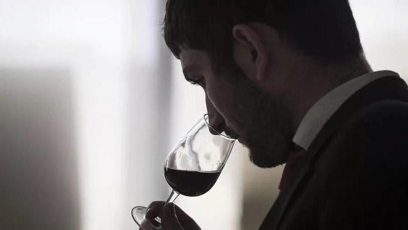 Alors que le monde du vin est en pleine mutation, les sommeliers de demain tentent de s’adapter.