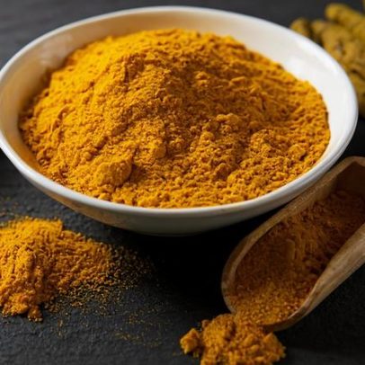 Chá de cúrcuma: benefícios e razões para incluir na dieta