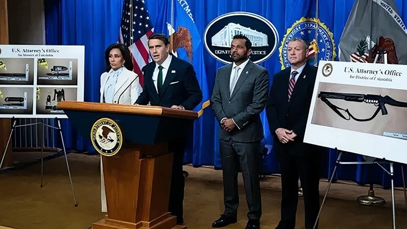 Quem atirou em agente do Serviço Secreto na reunião de imprensa de Trump?
